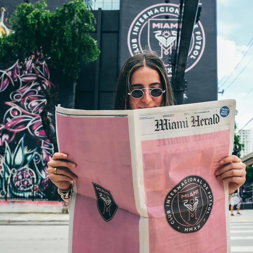 奔驰前面logo黑色的,奔驰疫情最新通报