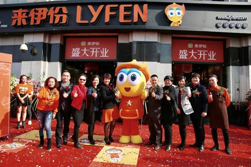 王俊凯的奶茶店什么时候开业,王俊凯奶茶店有多少人排队