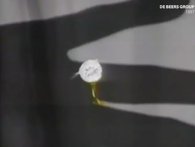 钻石销量大跌，多年的“钻石*局骗**”快要撑不住了？