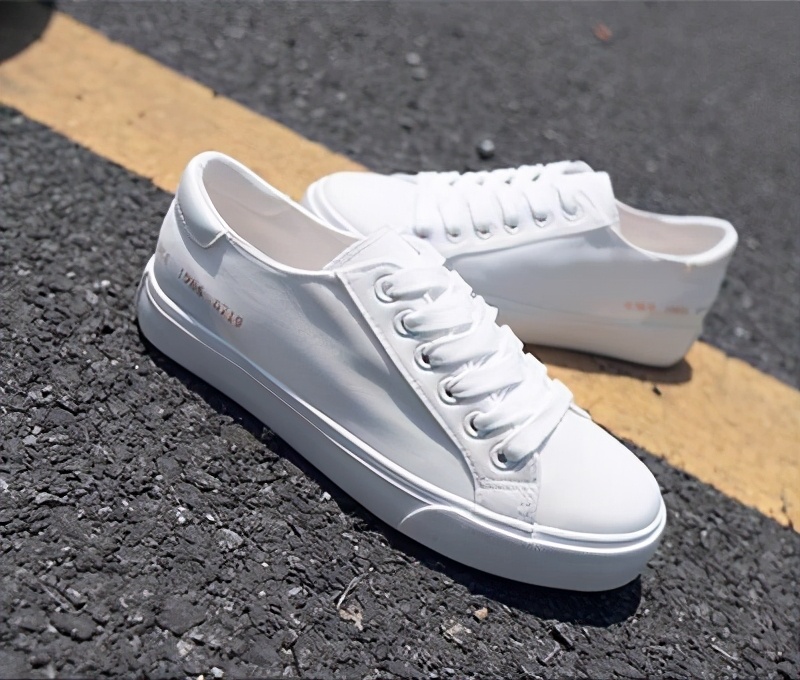 鞋子踩到臭东西怎么除臭,鞋子臭了怎样除臭女生