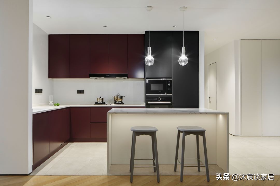 看完她的新家，才知生活可以如此有品质，室内极简大方且随性美好