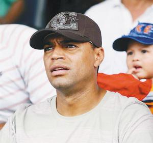 盘球大师德尼尔森骑单车,德尼尔森盘球大师图片