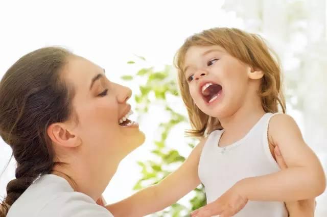 2岁小孩吃手要不要阻止,2岁孩子吃手要不要干预