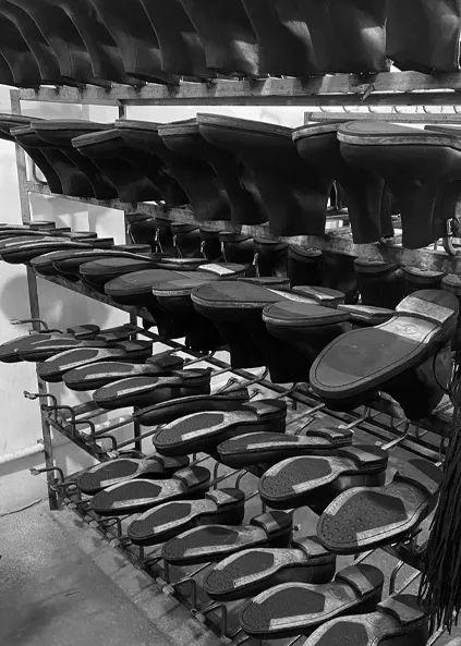 为什么有的人愿意买很贵的鞋子,为什么有人愿意为奢侈品买单