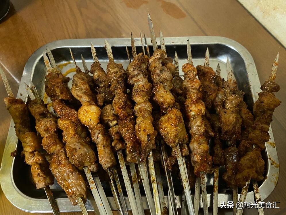 五元的烧烤羊肉串多少肉,小烧烤店羊肉串才2元是真羊肉吗