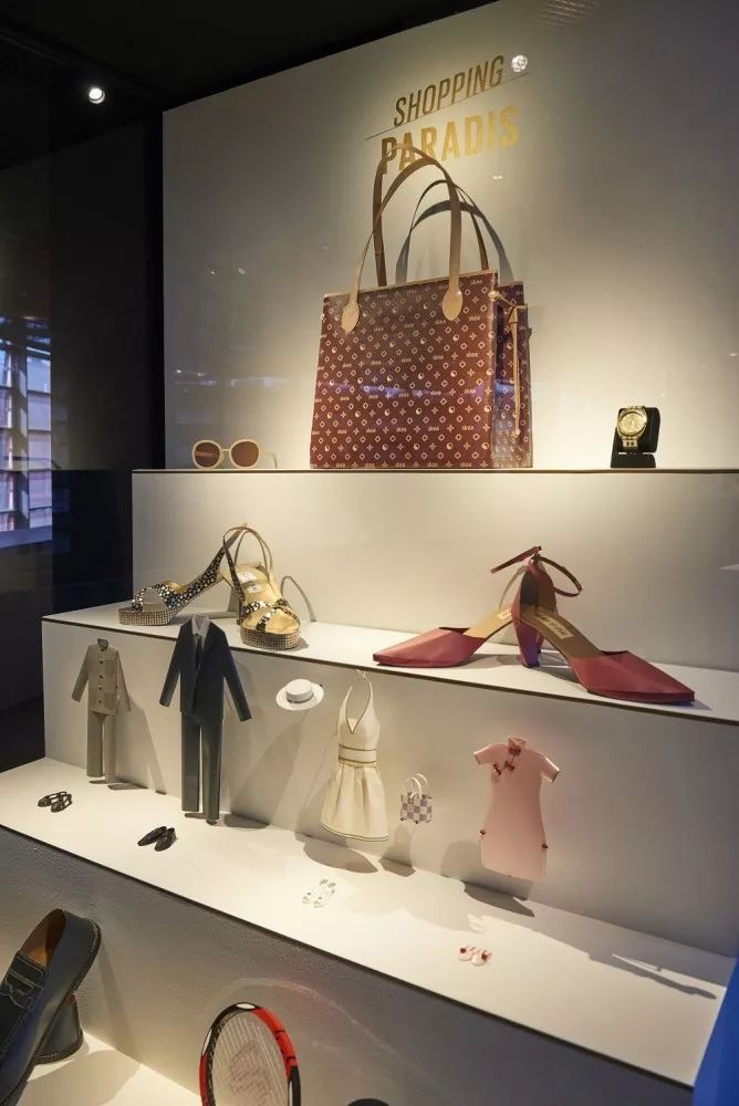 纸扎登上巴黎设计周,巴黎时装周纸扎