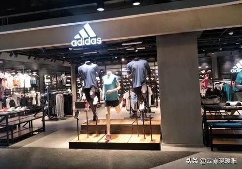 耐克阿迪达斯鞋子你还穿吗,这几天还有人穿耐克和阿迪达斯吗