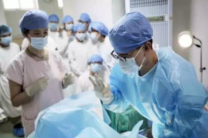 分娩时头先露出来,分娩时候胎儿怎么出来