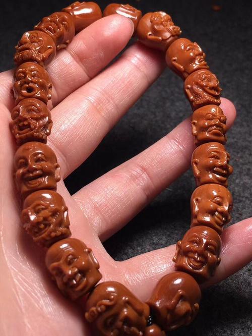 上油的文玩后期盘玩图片,文玩油颜色有黄有白