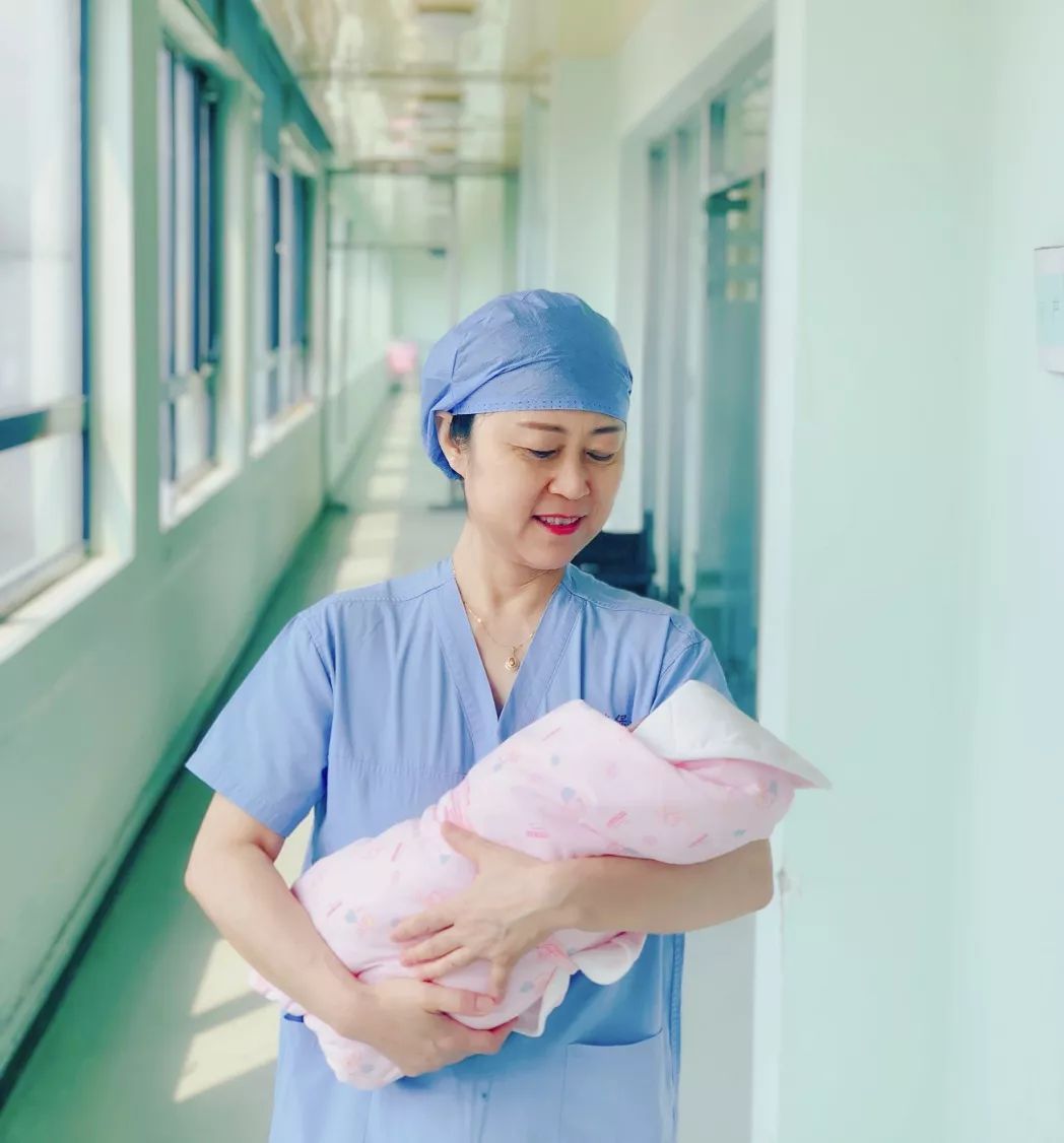 宝宝出生路上却遇“岔道口”……