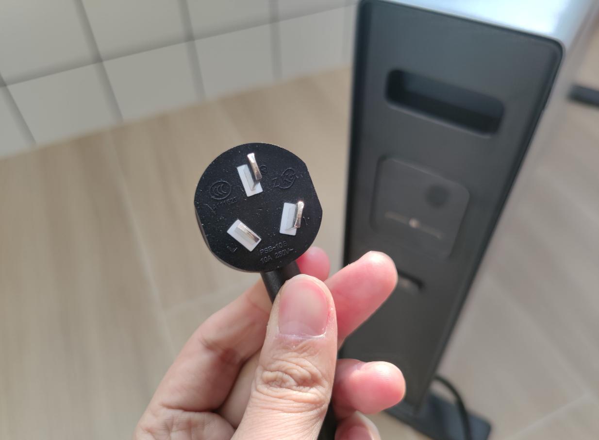 小太阳取暖器一直插电会起火吗,小太阳取暖器烧坏