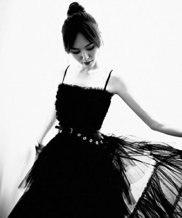 迪丽热巴和唐嫣同穿亮片裙,迪丽热巴和唐嫣穿同款公主裙