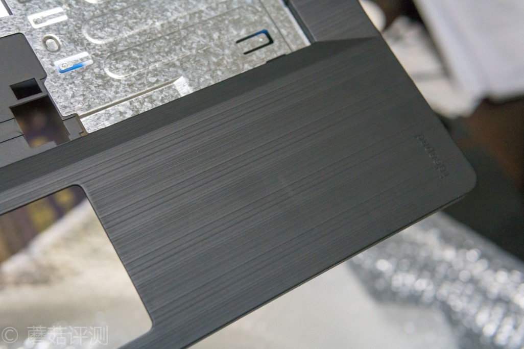 联想y400维修断轴,联想y400屏轴太紧