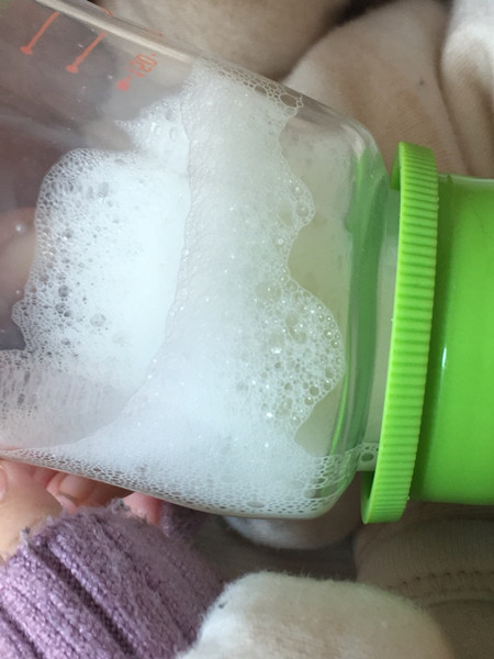 奶粉泡的时候有泡沫好还是没有好,奶粉没喝完最后都是泡沫怎么回事