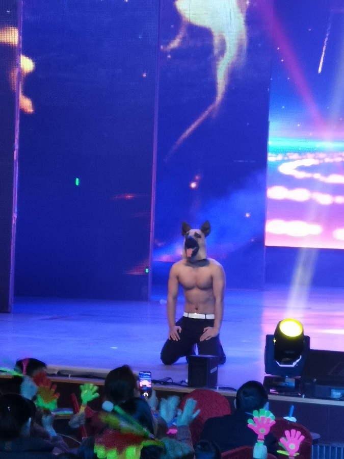 夜场江湖：讨好一个人究竟有多难？