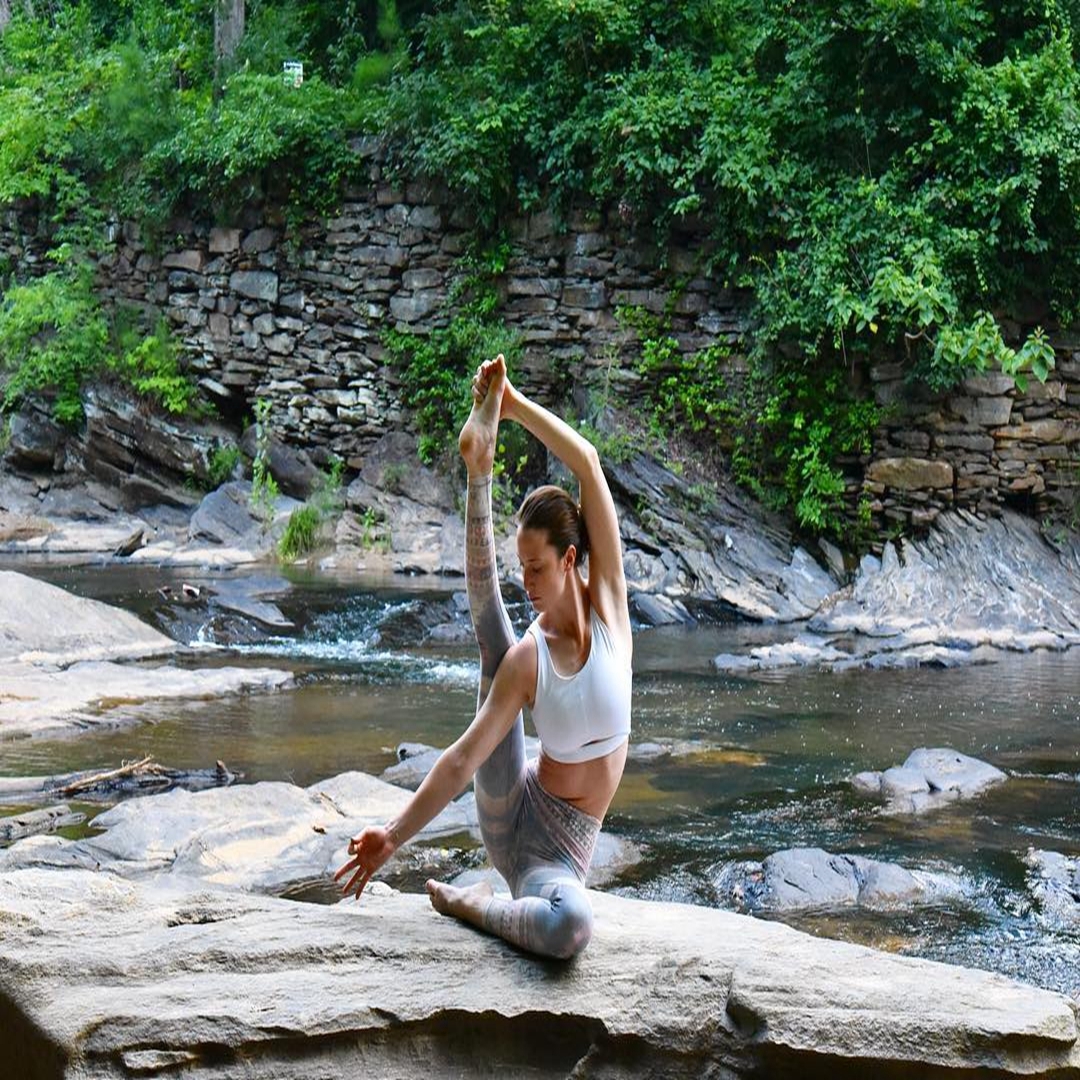 户外运动受伤多，关节受损怎么办，瑜伽运动来帮忙