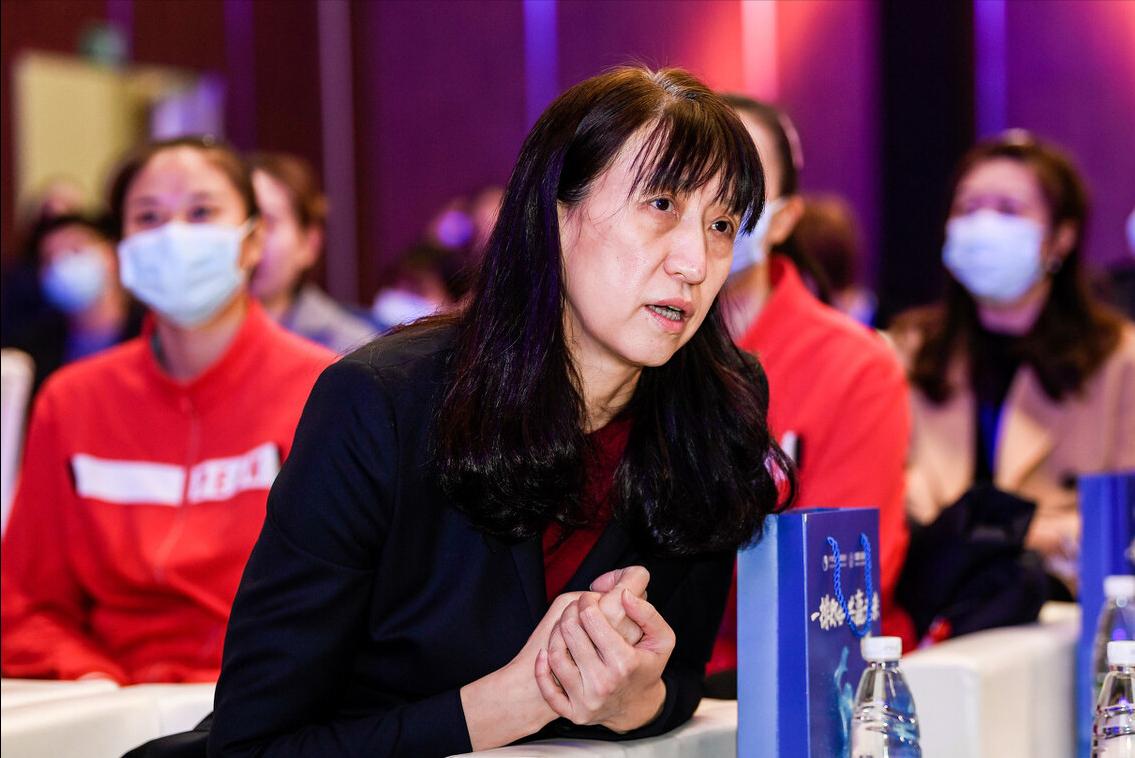 谁会替代郎平成为中国女排主教练,两大女排功勋老将回归助力郎平