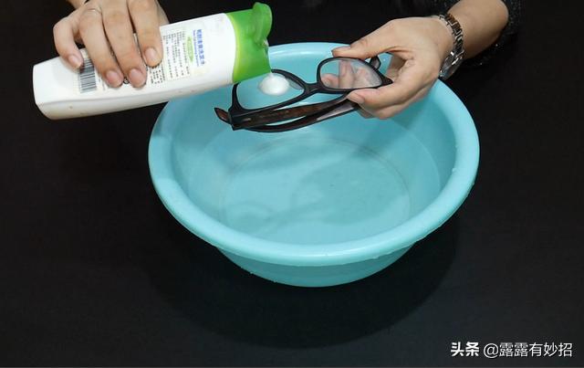 眼镜经常脏怎么办,眼镜总是脏脏的擦不干净