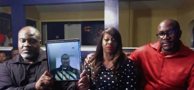 黑人被警察跪压事件升级！被杀之人竟是NBA名宿的“孪生兄弟”？