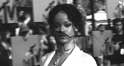 蕾哈娜同款文胸,维密大秀歌曲现场蕾哈娜