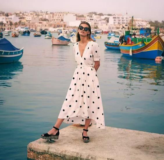 半腰裙今年最流行,今年最流行的显得高贵女士裙