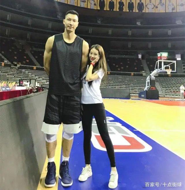 黄逸辉广东宏远啦啦队,cba广东啦啦队黄逸辉视频