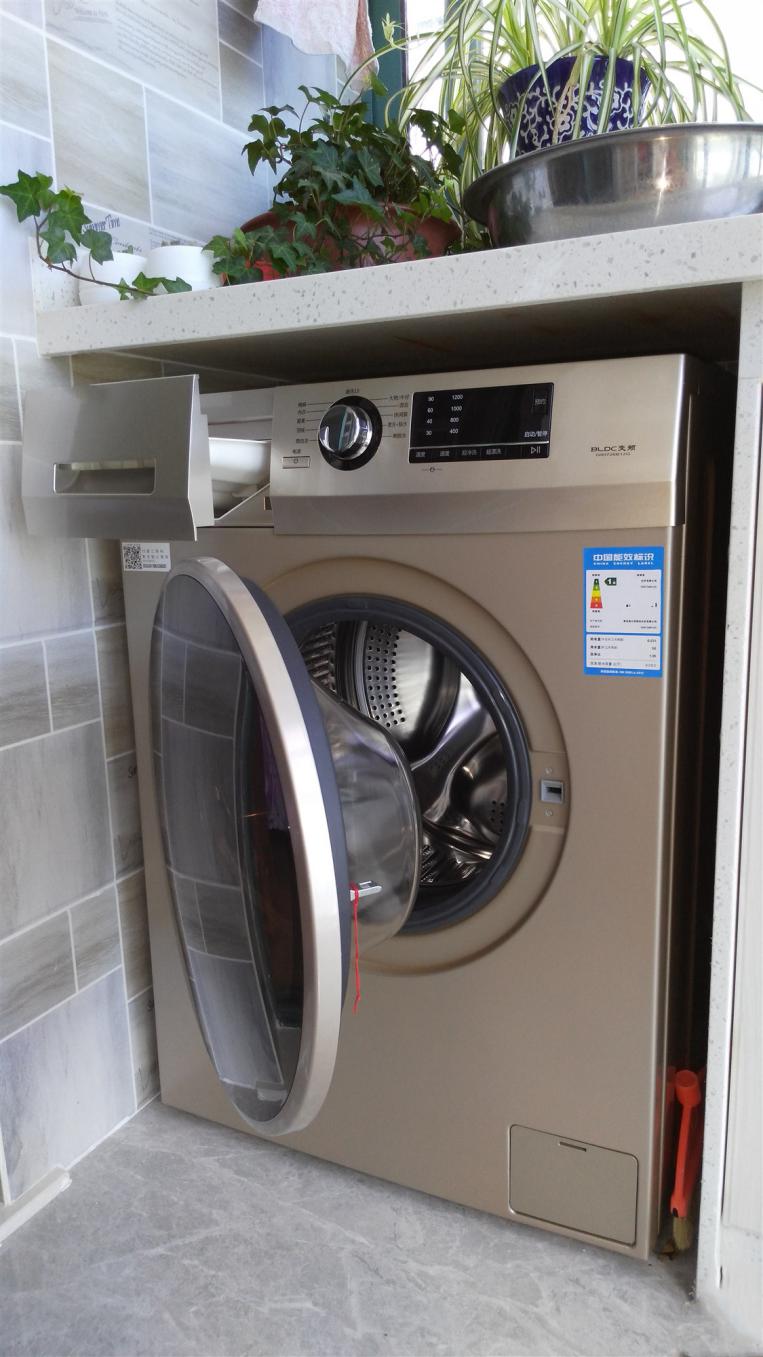 洗衣机里面的内壁膜要不要撕掉,洗衣机隔板要拿开吗