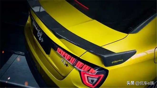 哪吒汽车外观可以看到底盘,哪吒汽车的三款车型照片