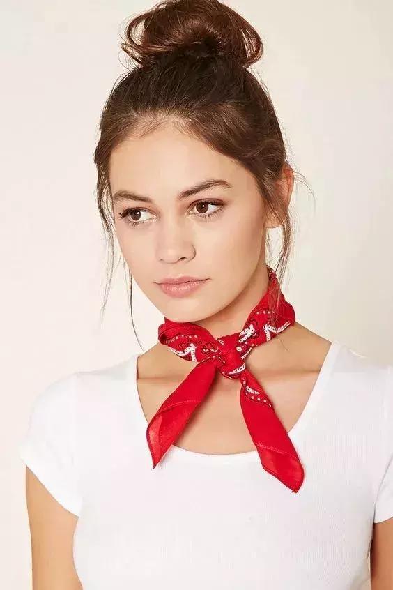 丝巾的时尚系法,丝巾的时髦戴法快来收藏学起来吧