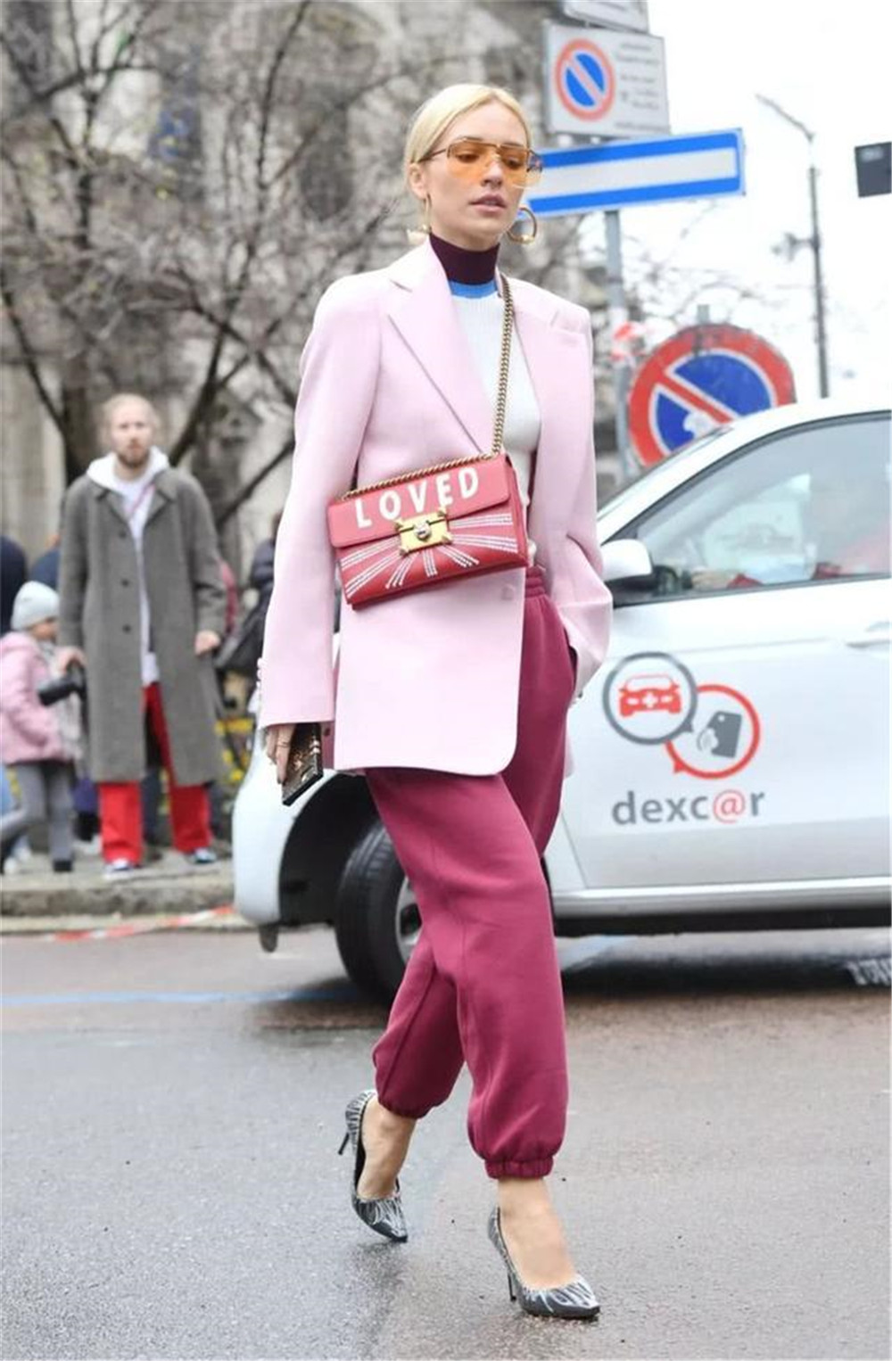 2020年流行的“运动裤”怎么穿?试试用这4款鞋子搭,时髦又显高