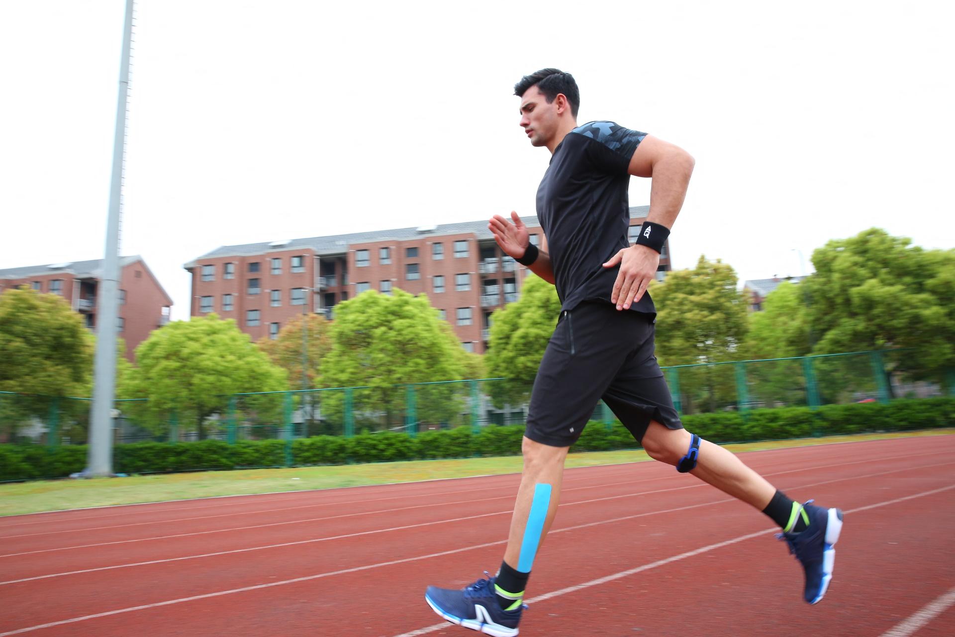 运动护膝和髌骨带区别,运动髌骨护膝怎么选择