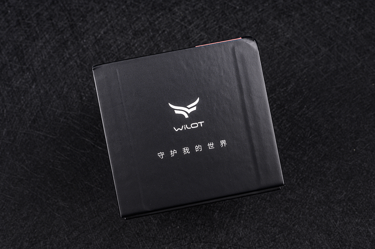 远离追尾纠纷，后视更专业，万鸥V5行车记录仪