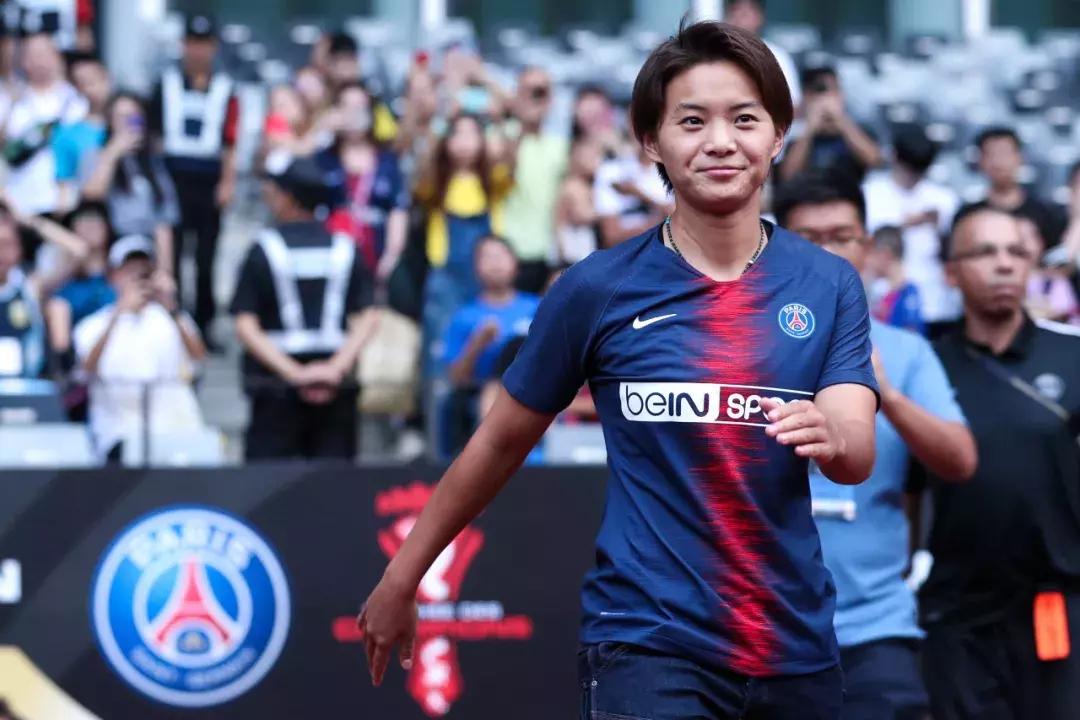 梅西和c罗谁更受女性青睐,梅西和c罗谁更受女性喜欢