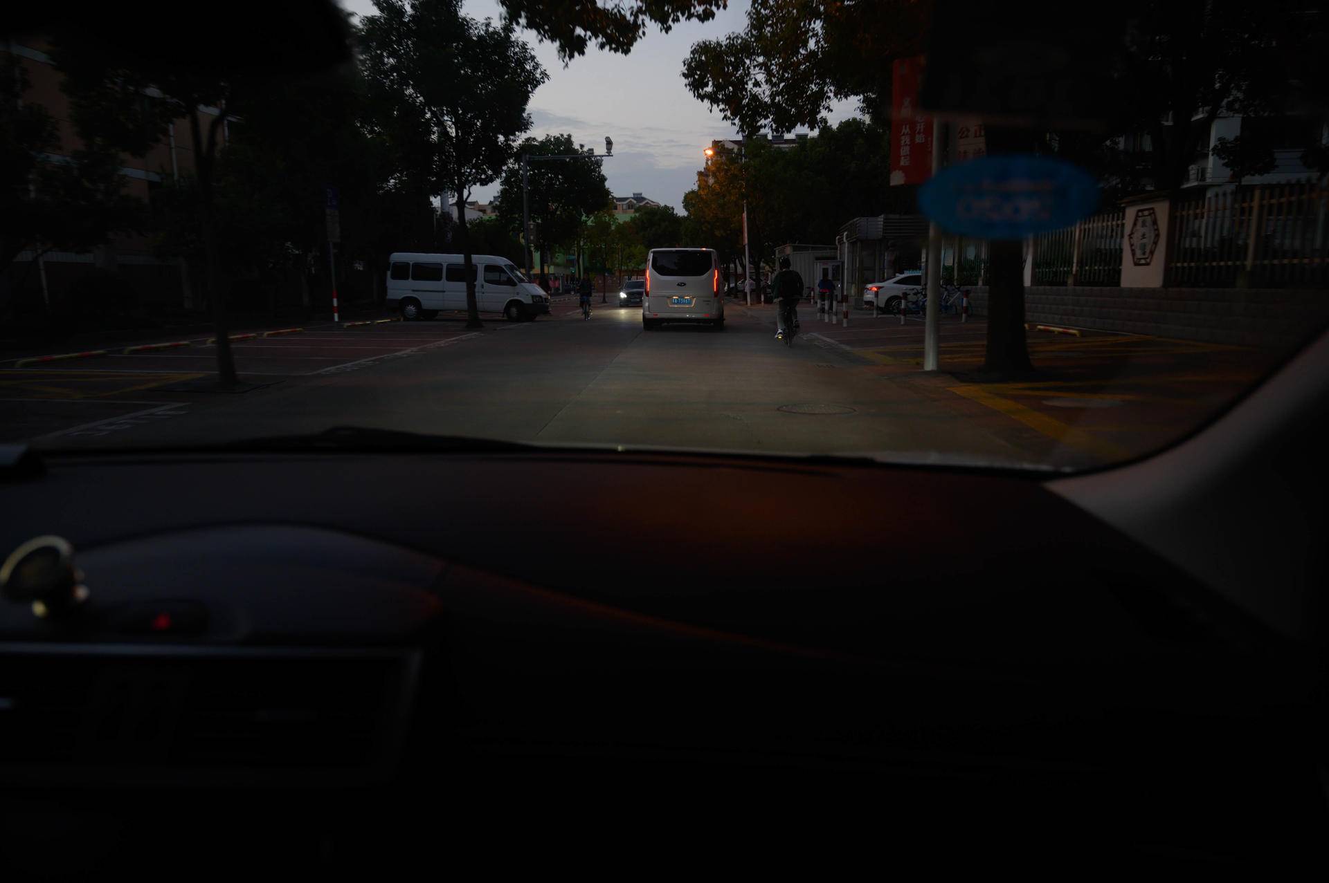 爱车再次炯炯有神,行车安全最重要,更换飞利浦大灯记录