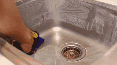 清理厨房的清洁剂真的很好用吗,厨房清洗小妙招教你30秒快速清洁