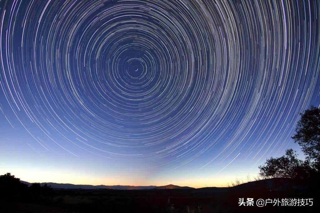 在野外辨别方向的小窍门,野外最简单最有效的辨别方向