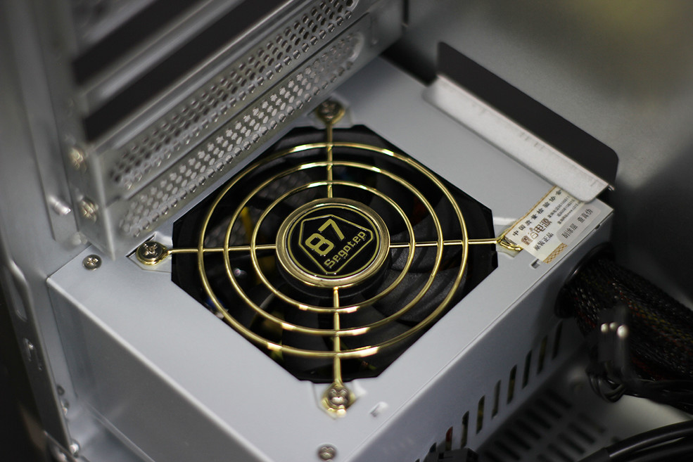 电竞新势力的显示器,七彩虹igame系列主机