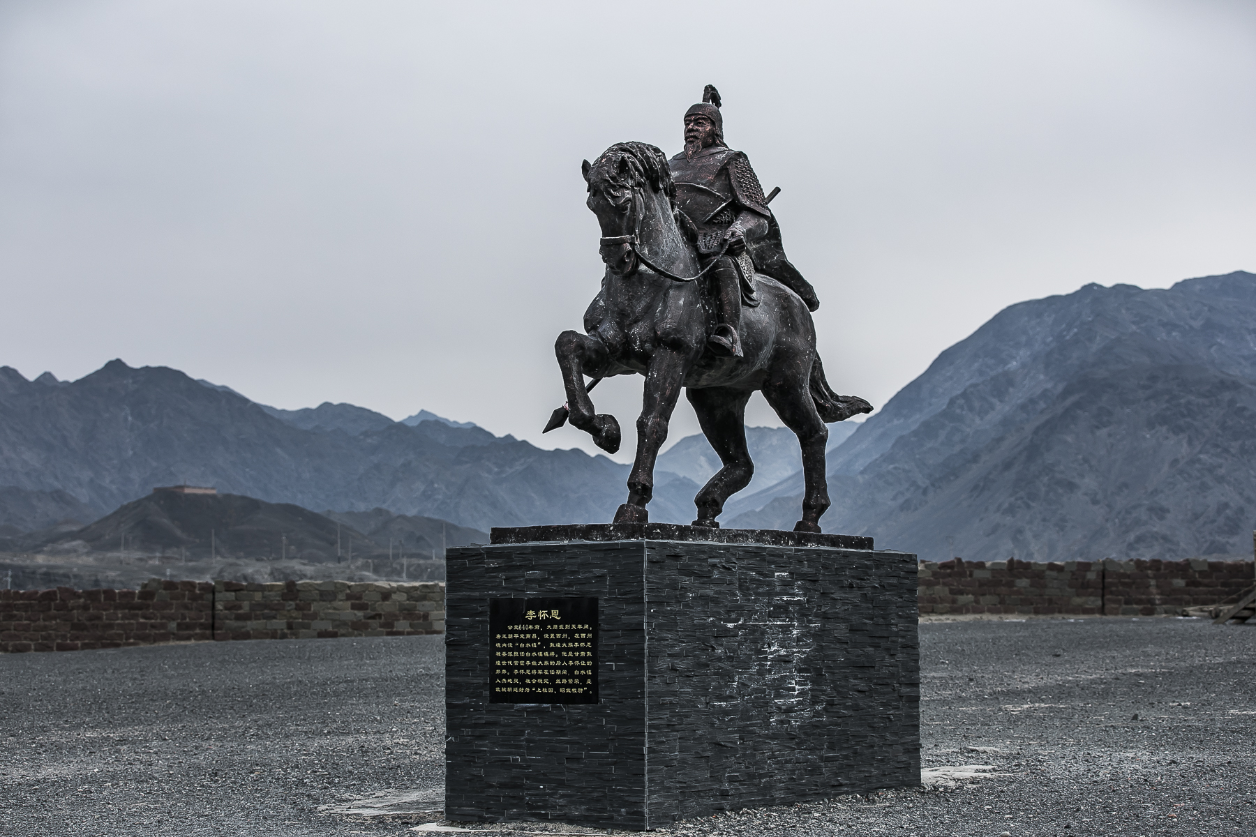 王洛宾写的达坂城姑娘美如画,王洛宾进新疆