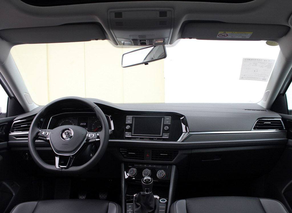 这台“小*萨特帕**”，次低配车型1.2T+5挡手动，13.89万值得买吗？