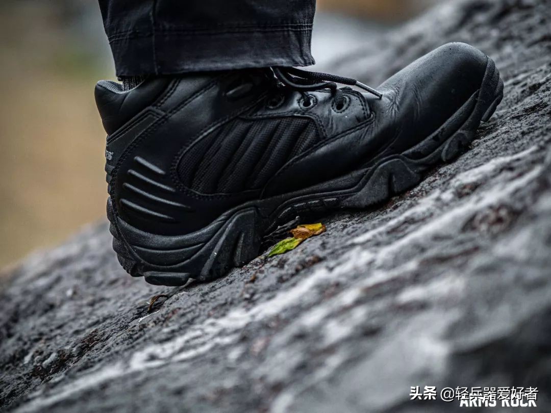 穿什么鞋更好的保护脚,军靴既能透气又能防水吗