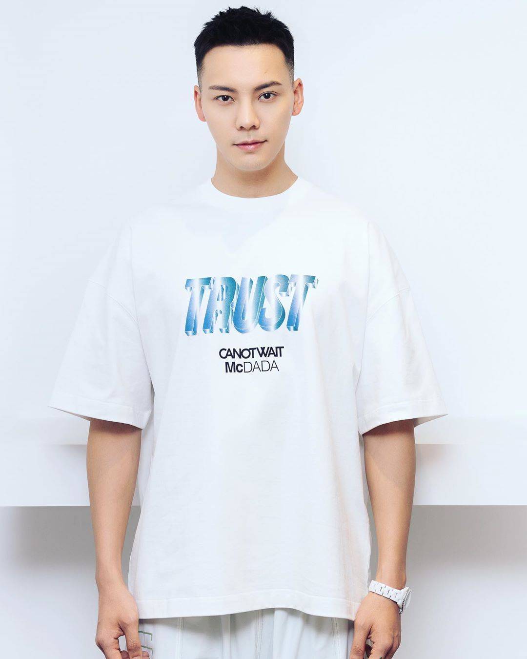 几种锅盖头男生发型的图片和名称,男生类似锅盖头的发型