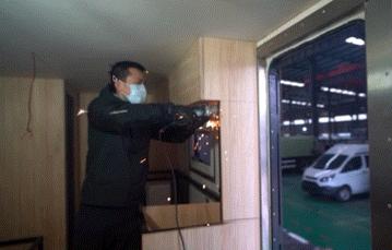 最适合改装的越野房车,三个90后开民宿