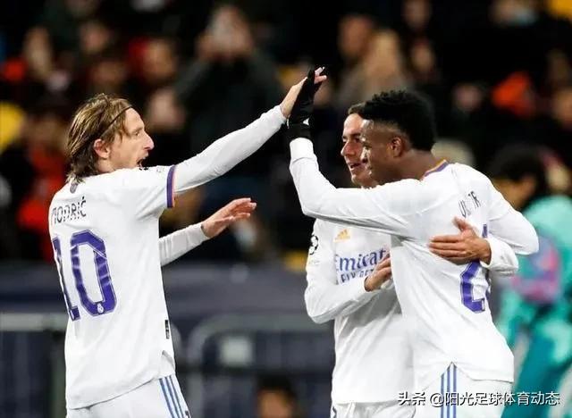 本泽马才是被低估的世界级前锋,从背锅侠到球队英雄