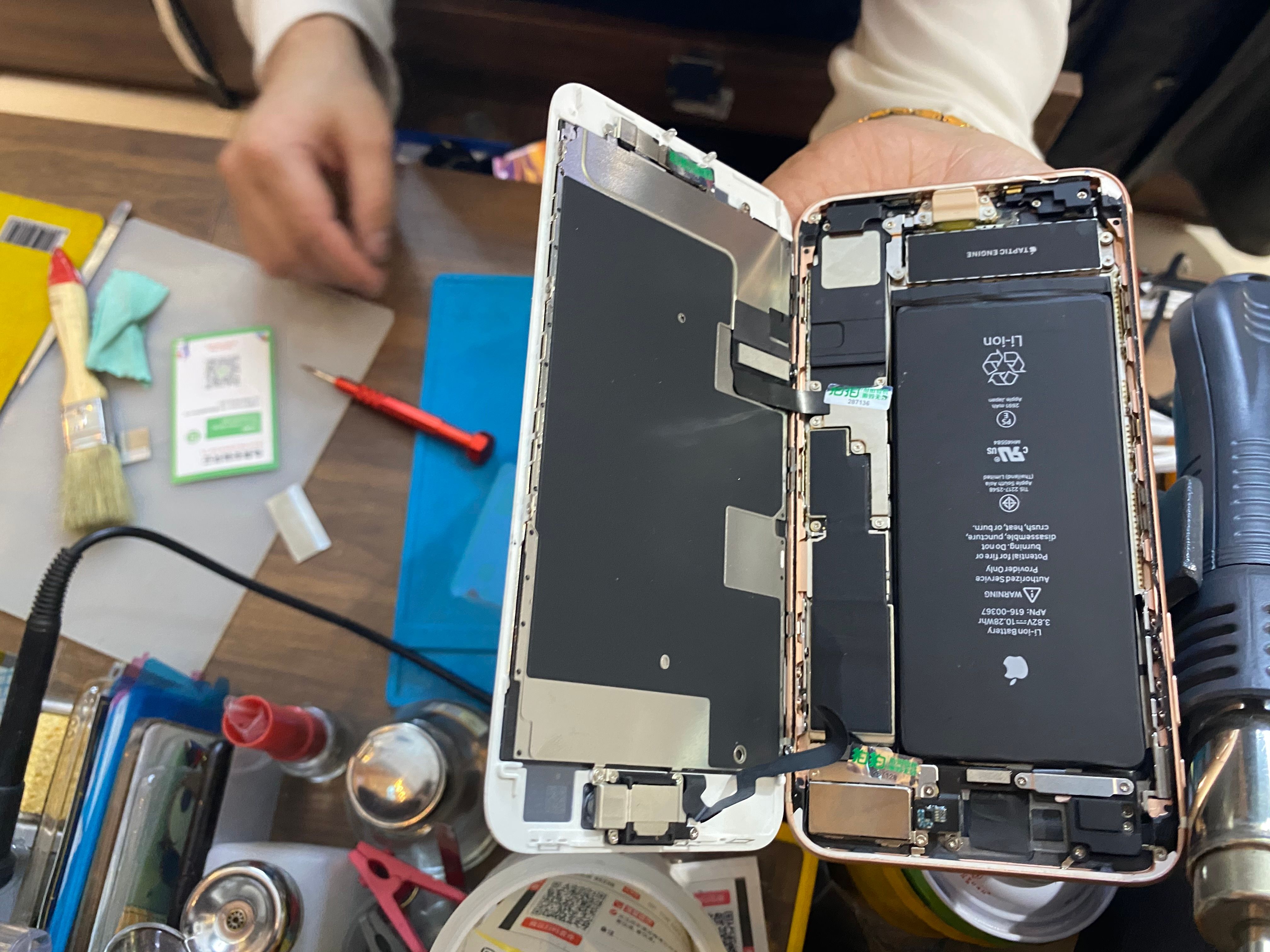 iphone8p更换官方电池,苹果8p更换第三方电池会怎么样