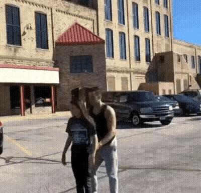 每天笑不停现代版原唱,托马斯回旋踢飞踢