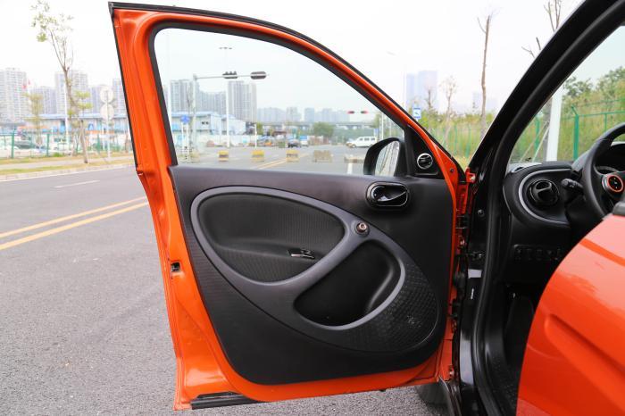 smart四门选哪个版本,smartforfour灵动版跟激情版区别