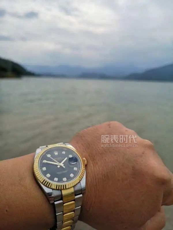 网友晒自己微信好友数量,网友晒1300手表