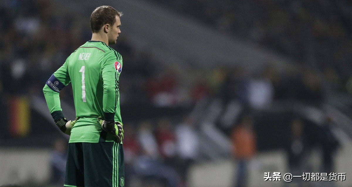 守门员防守技巧和细节,守门员在自己方进攻时都在干嘛