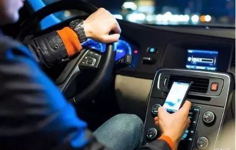 绿灯起步快了扣分吗,绿灯右转不停扣3分罚200元为什么