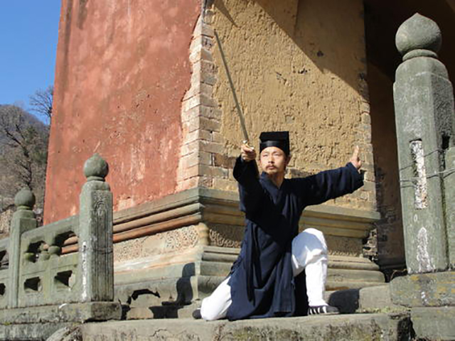 4米高墙一跃而上！陈师行再现轻功绝学，不同于闫芳雷公之流